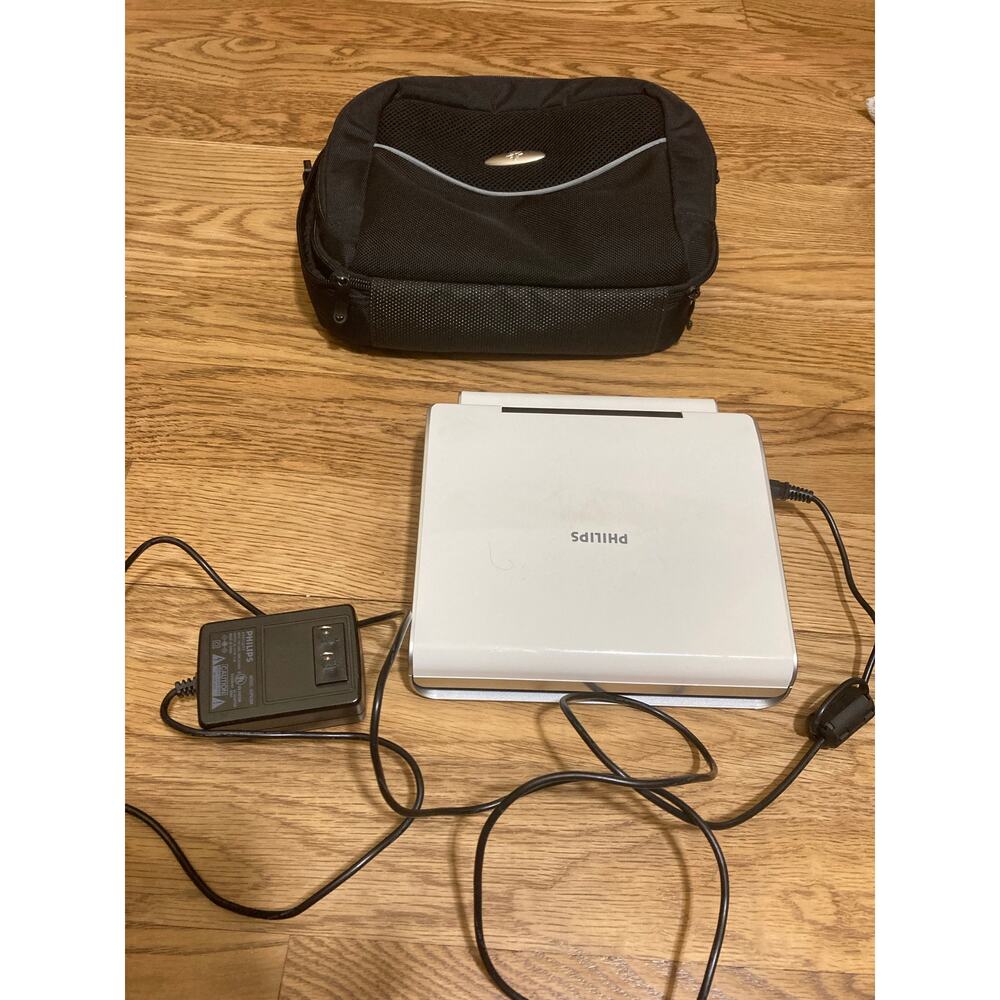 Philips PET724 7" White Portable DVD Player  with Power adapter and case
